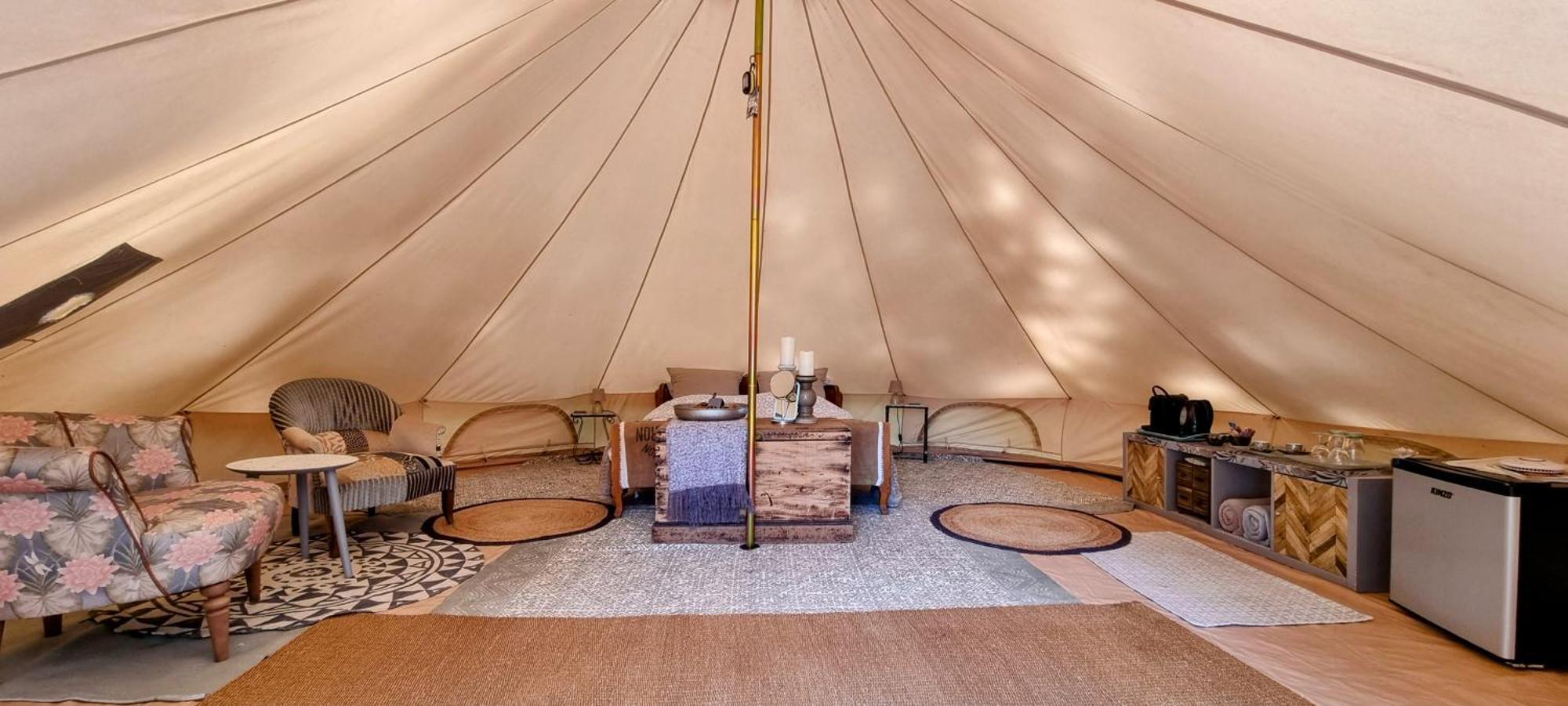 Luxury Bell Tent At Camping La Fortinerie Mouliherne Luaran gambar